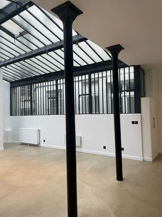 Restauration d’une verrière atelier, structure métallique et vitrage conservés