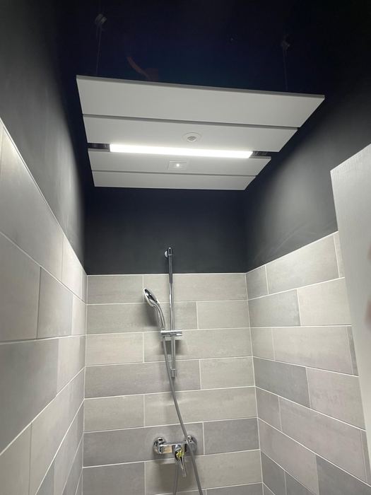 Création et rénovation de sanitaires en sous-sol — douche livrée